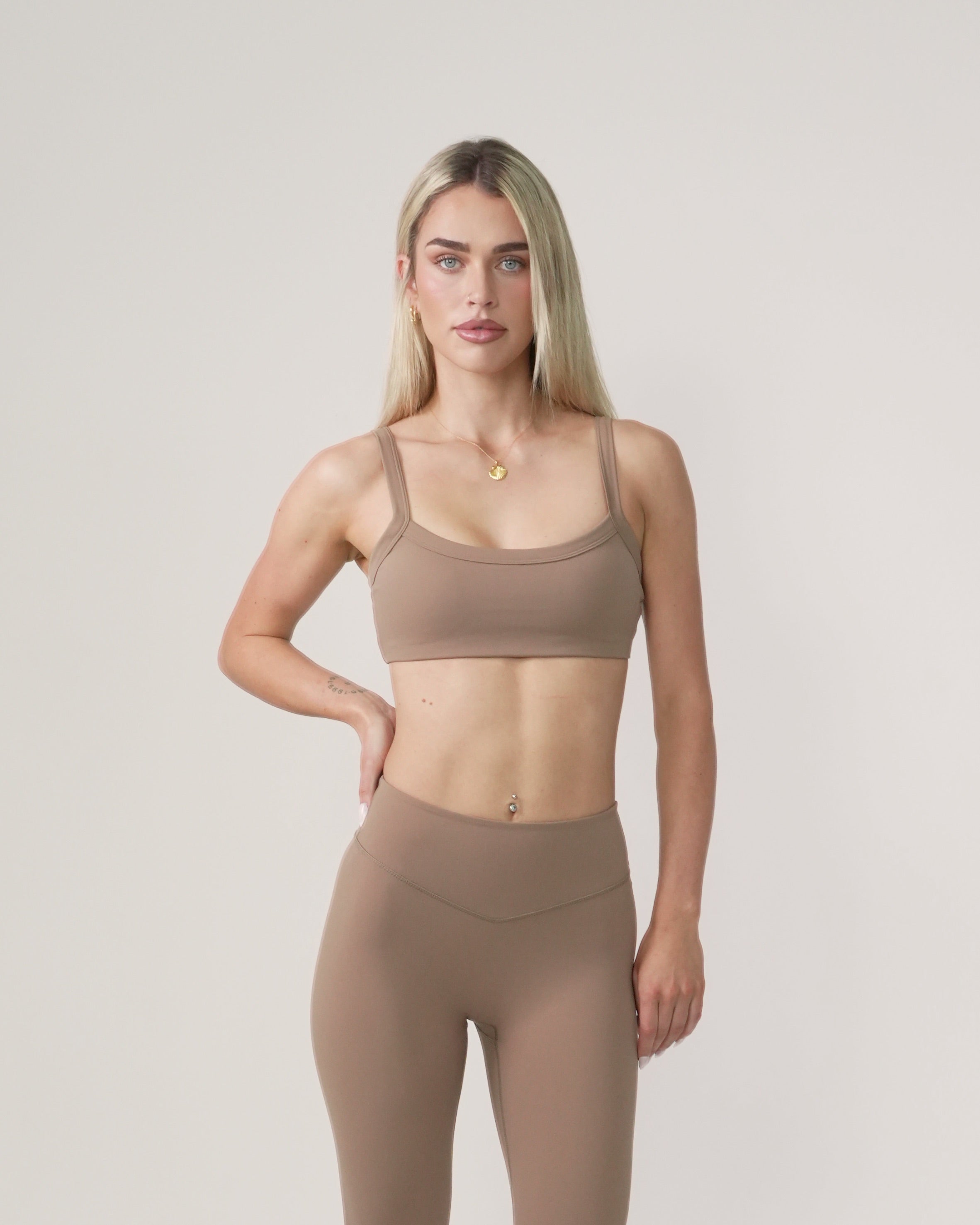 Form Crop | Latte
