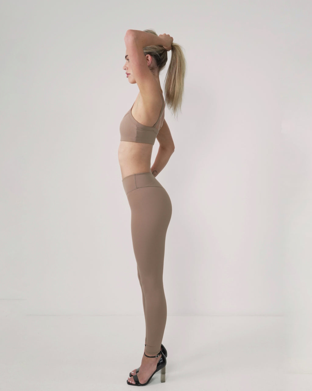 Form Crop | Latte