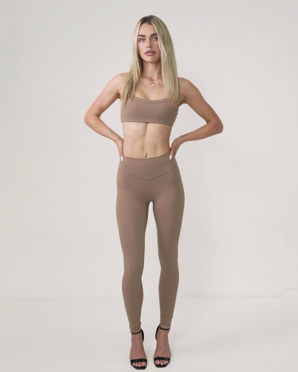 Form Crop | Latte