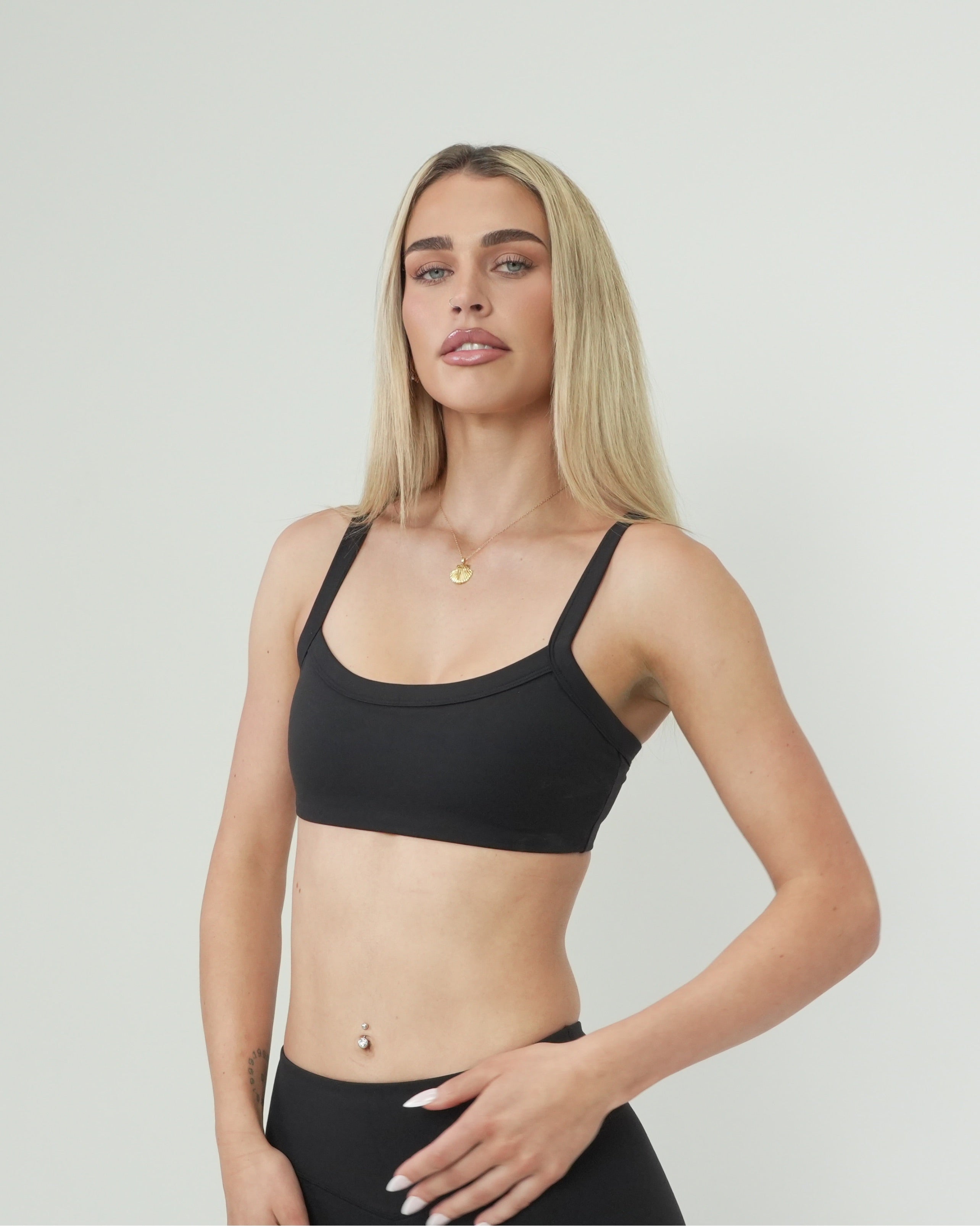 Form Crop |Black